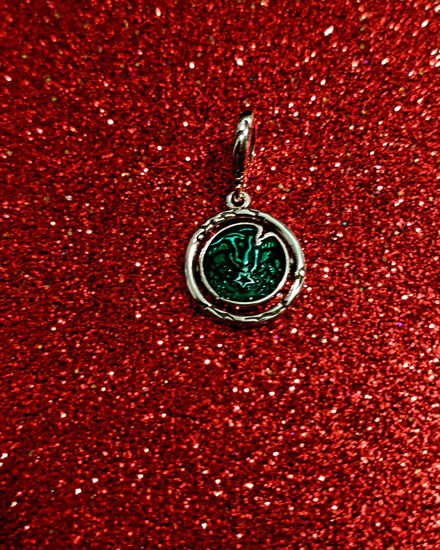 Charms Stranger Things (Plata)