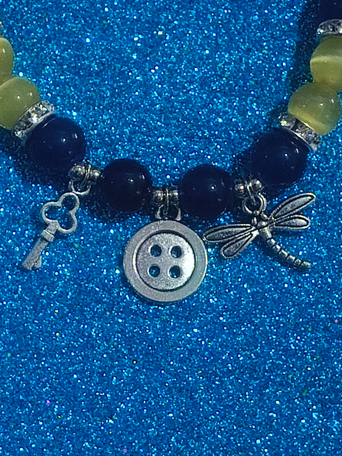 Pulsera de cuentas Coraline 🪡