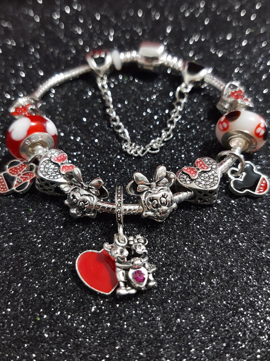 Minnie y Mickey In Love