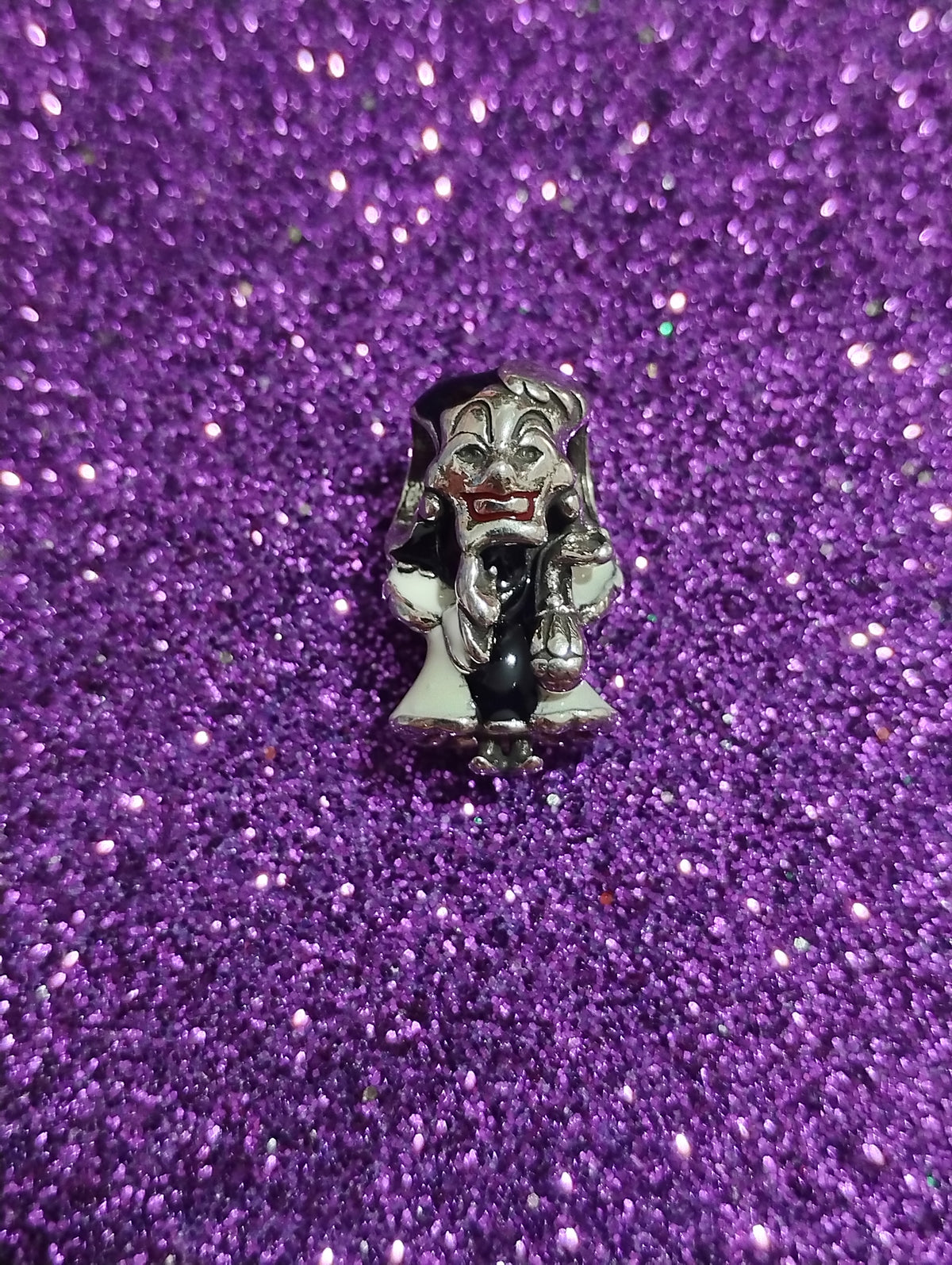 Charms Villanas (Plata) 🔮 Cruella o Maléfica